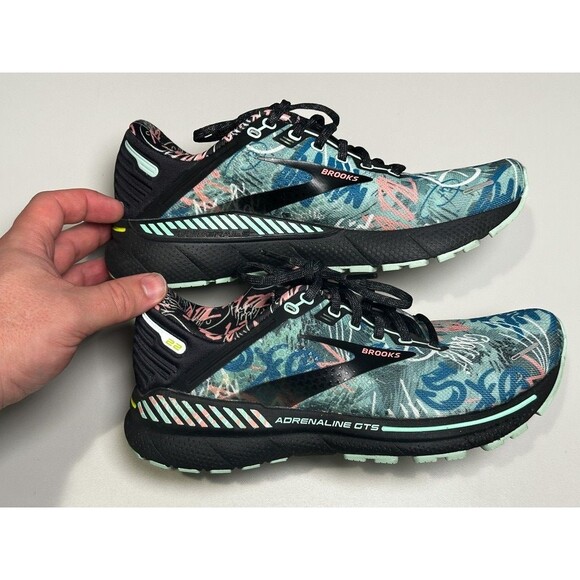 Brooks Adrenaline GTS 22 Women’s 9 B Graffiti Print Running Shoes Limited Ed - Picture 12 of 13